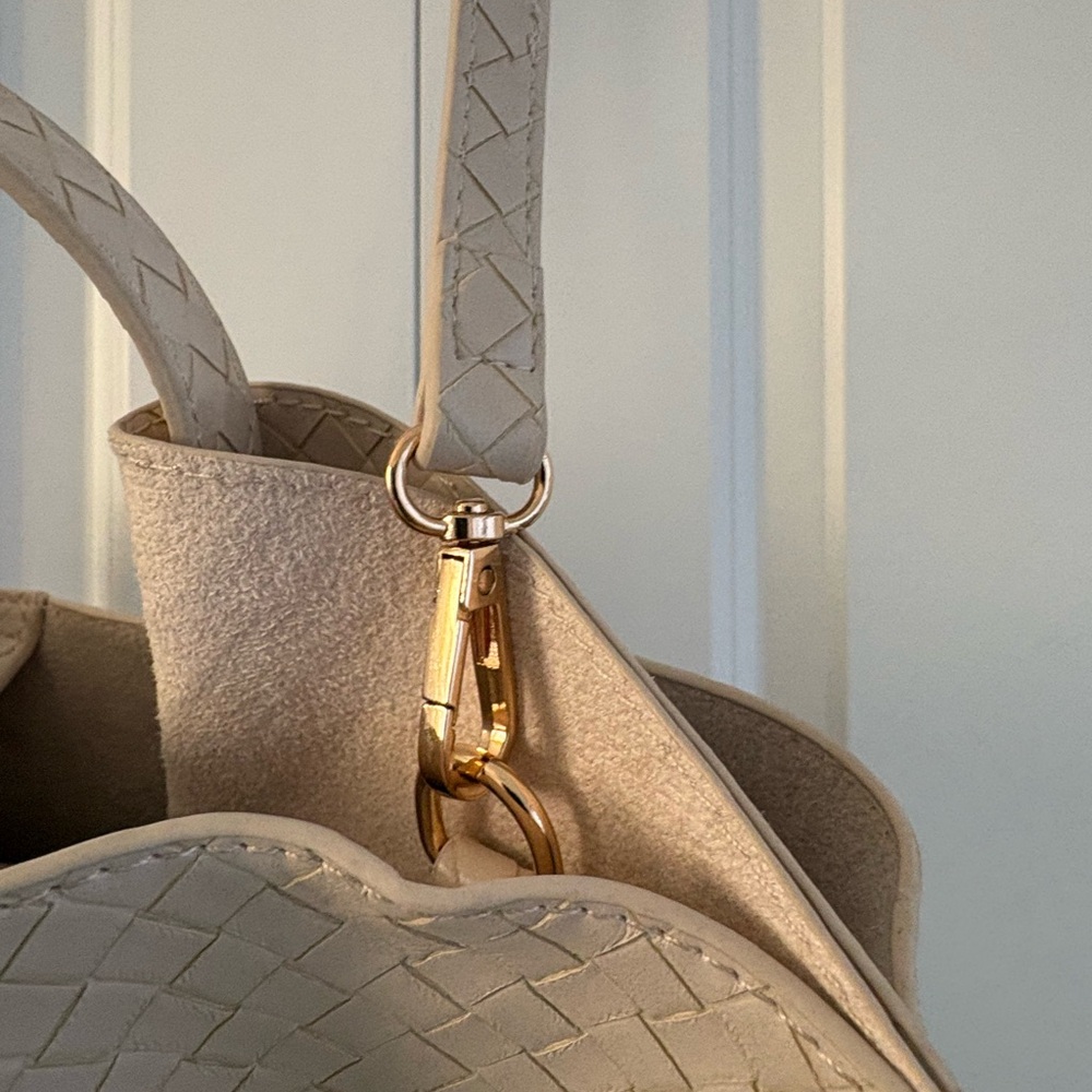 House of Harlow 1960 Beige Woven Tote - Picture 4 of 12
